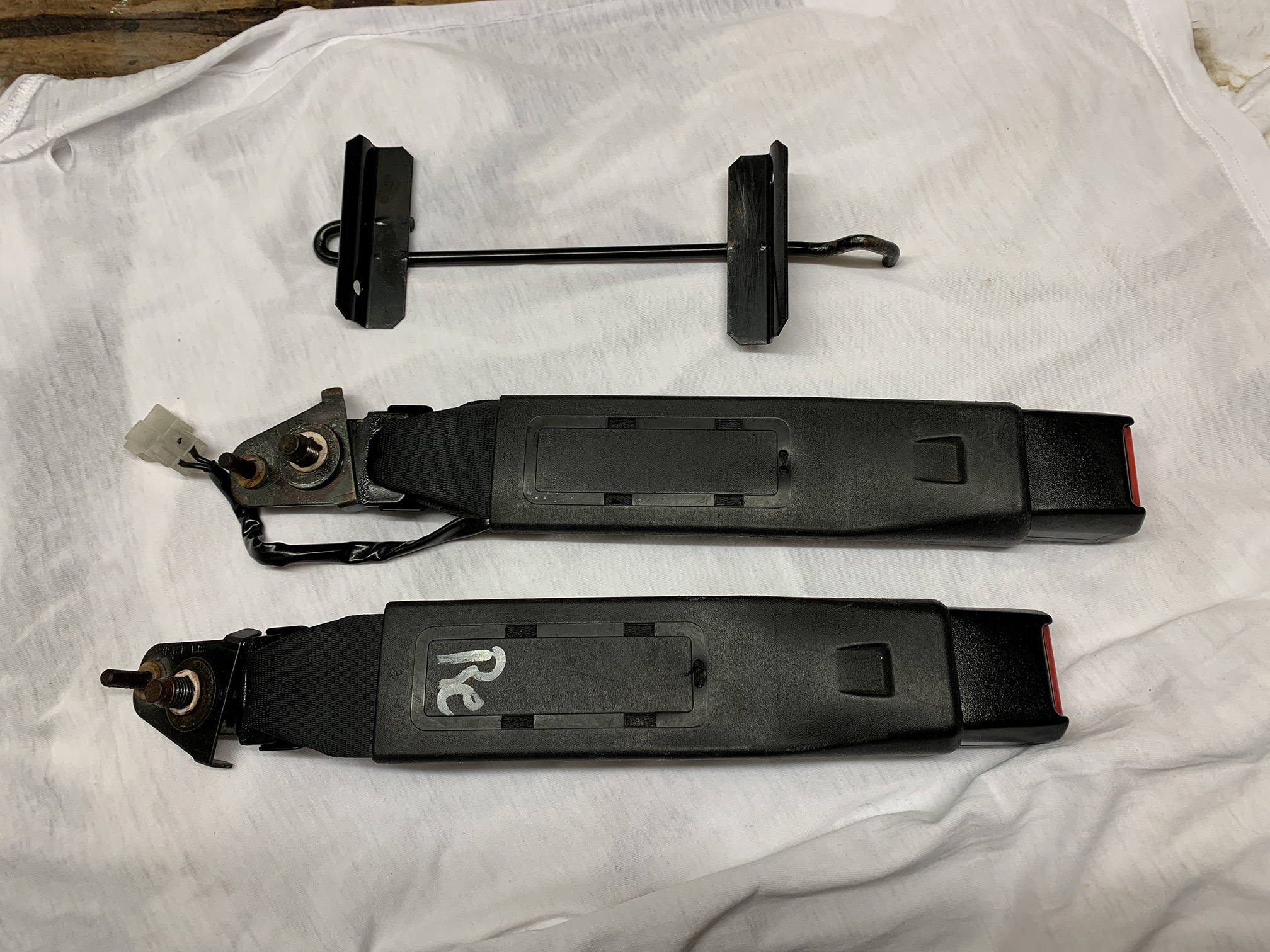 Gurtschlösser und Batterie,,,